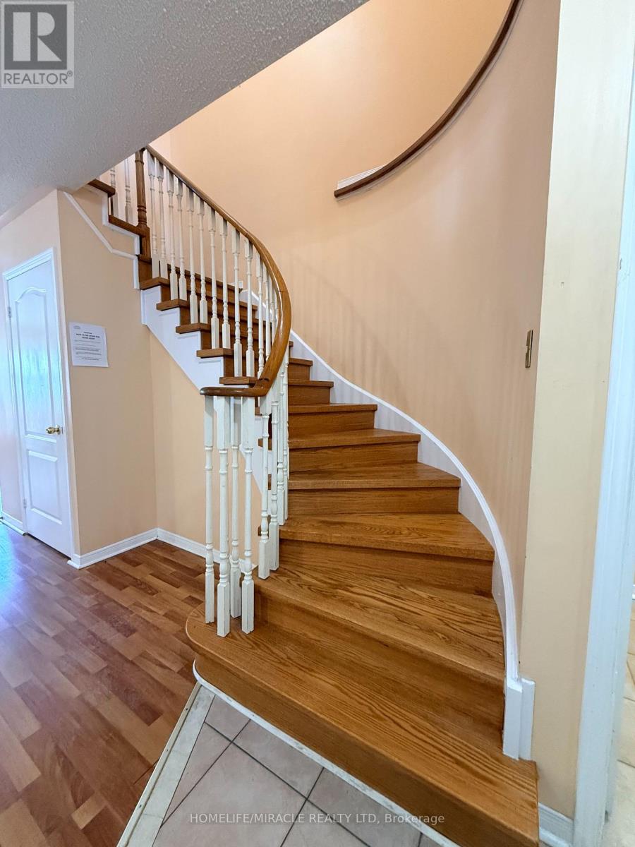 137 Pressed Brick Drive, Brampton, Ontario  L6V 4K5 - Photo 17 - W12836204