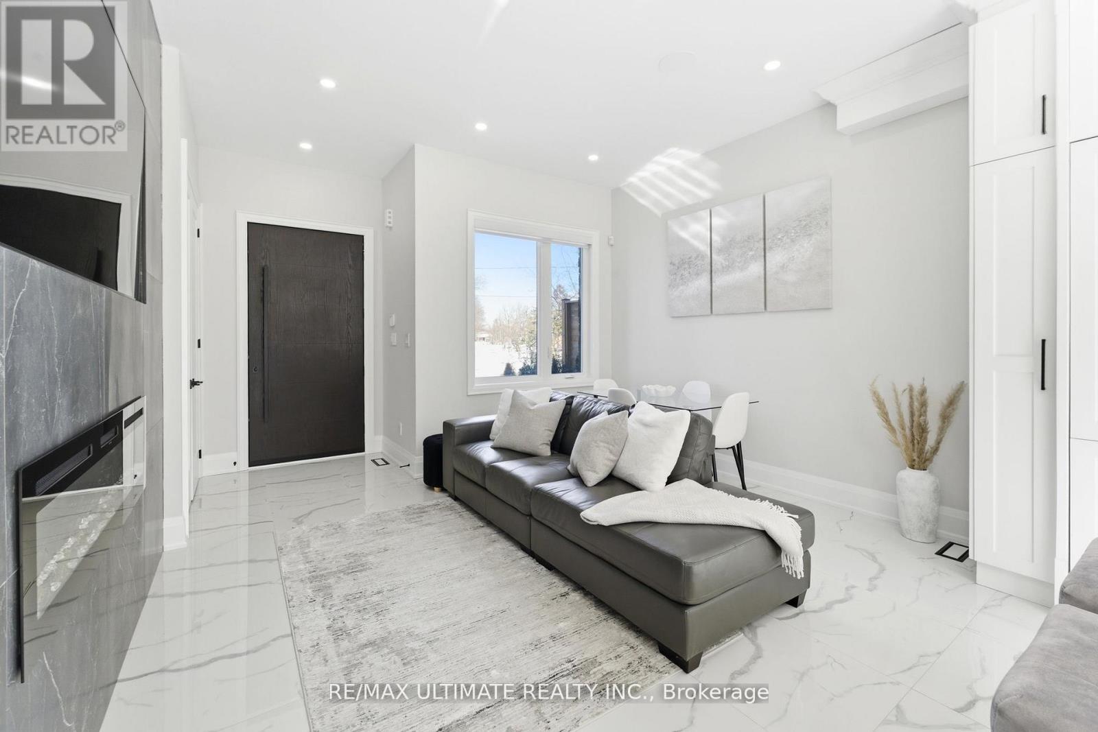 31 Flindon Road N, Toronto, Ontario  M9M 1J1 - Photo 10 - W12836210