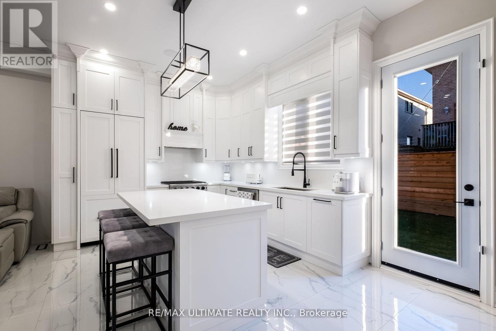 31 Flindon Road N, Toronto, Ontario  M9M 1J1 - Photo 14 - W12836210