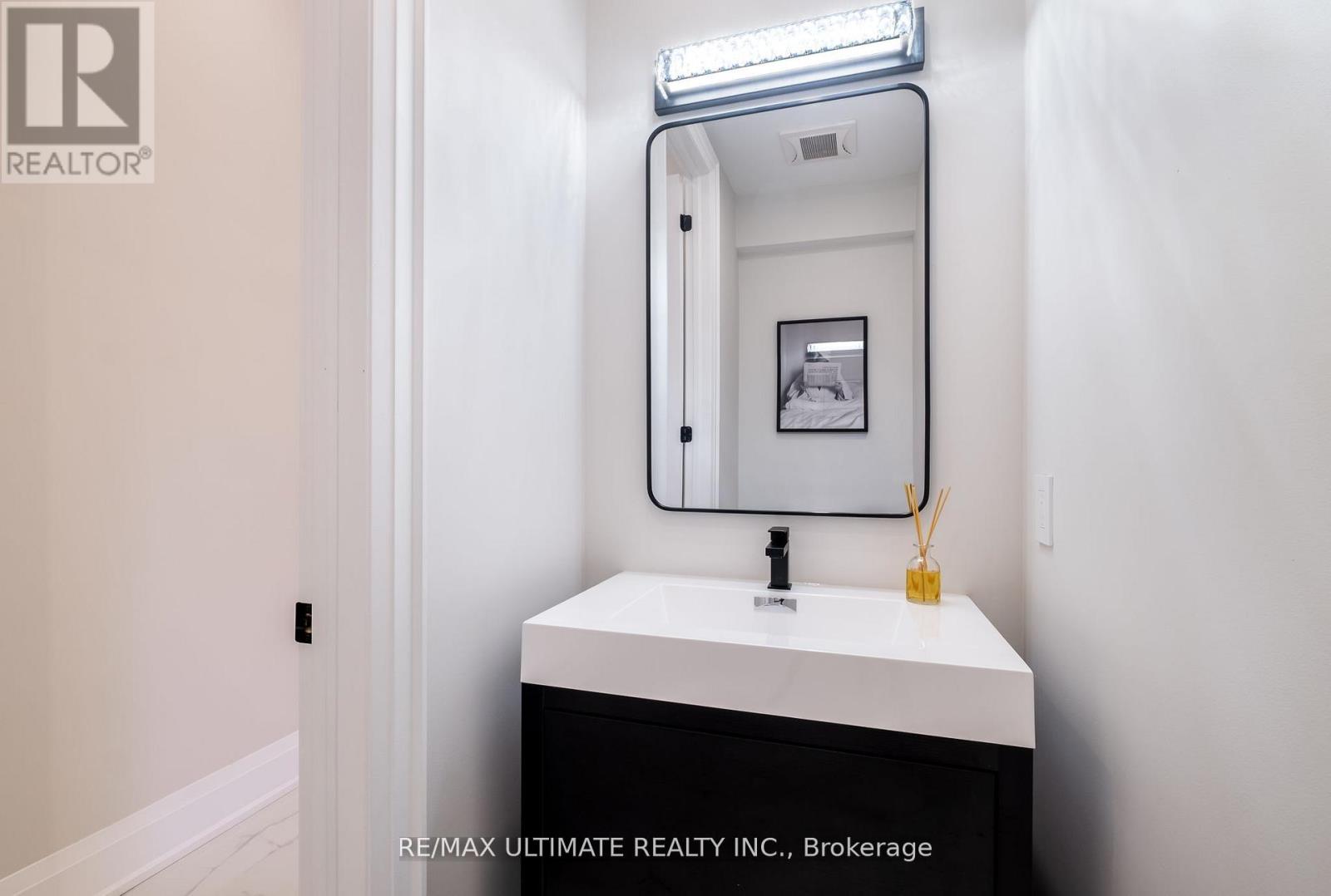 31 Flindon Road N, Toronto, Ontario  M9M 1J1 - Photo 20 - W12836210