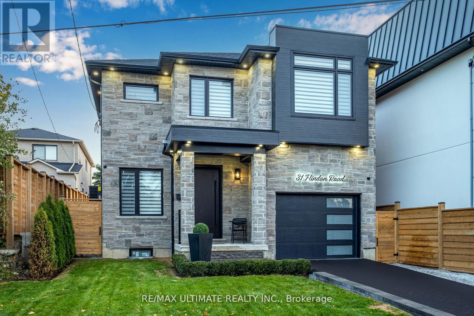 31 Flindon Road N, Toronto, Ontario  M9M 1J1 - Photo 3 - W12836210