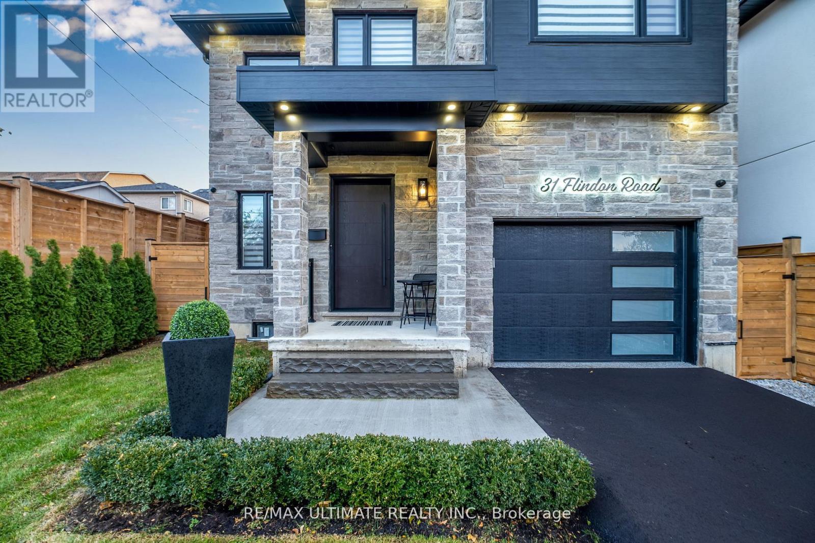 31 Flindon Road N, Toronto, Ontario  M9M 1J1 - Photo 4 - W12836210