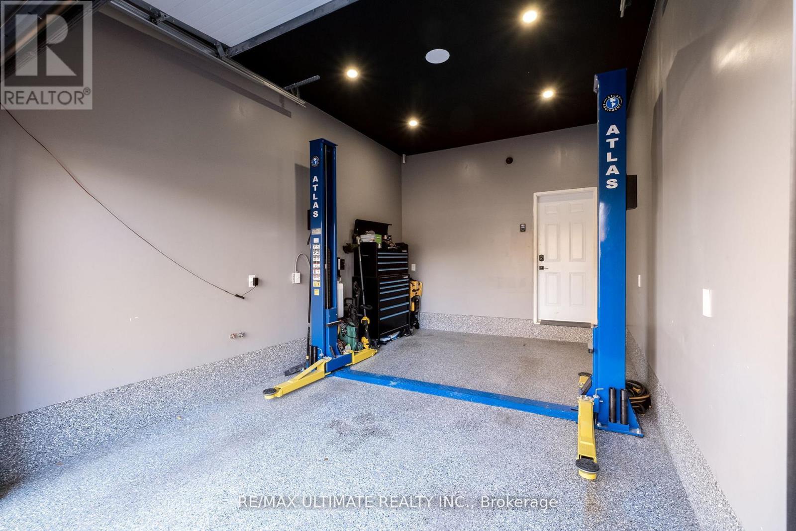 31 Flindon Road N, Toronto, Ontario  M9M 1J1 - Photo 40 - W12836210