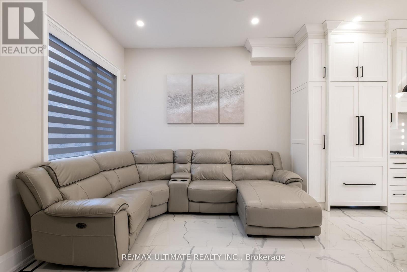 31 Flindon Road N, Toronto, Ontario  M9M 1J1 - Photo 8 - W12836210