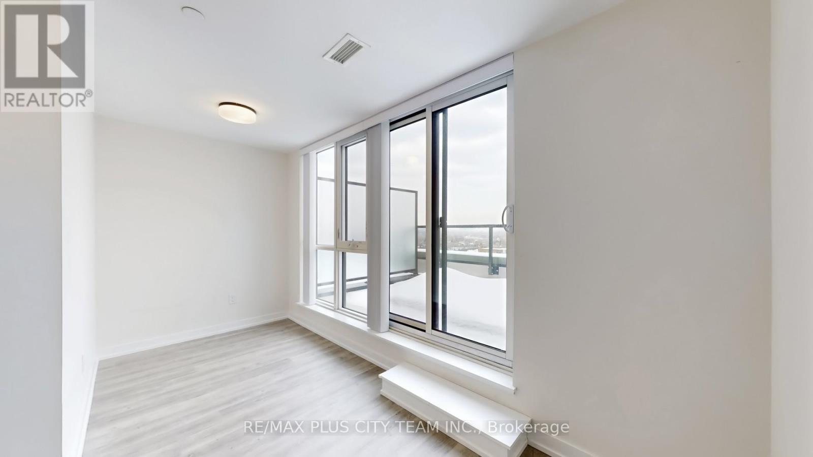 718 - 2300 St Clair Avenue, Toronto, Ontario  M6N 0B3 - Photo 21 - W12836212