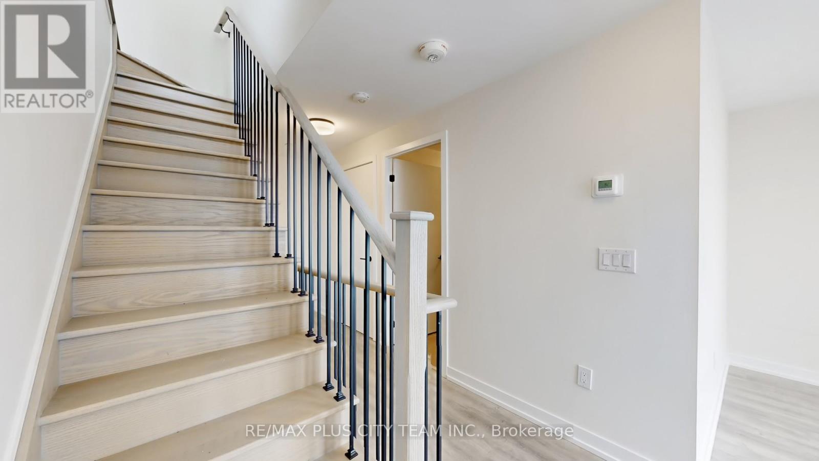 718 - 2300 St Clair Avenue, Toronto, Ontario  M6N 0B3 - Photo 26 - W12836212