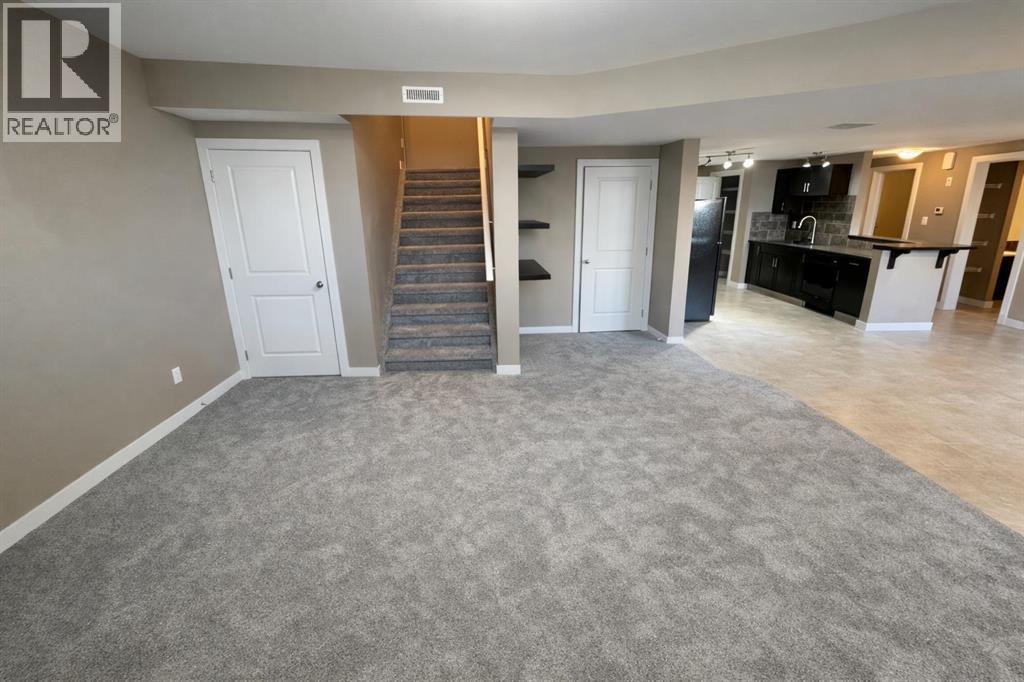 2, 189 Silkstone Road W, Lethbridge, Alberta  T1J 4J9 - Photo 3 - A2273425