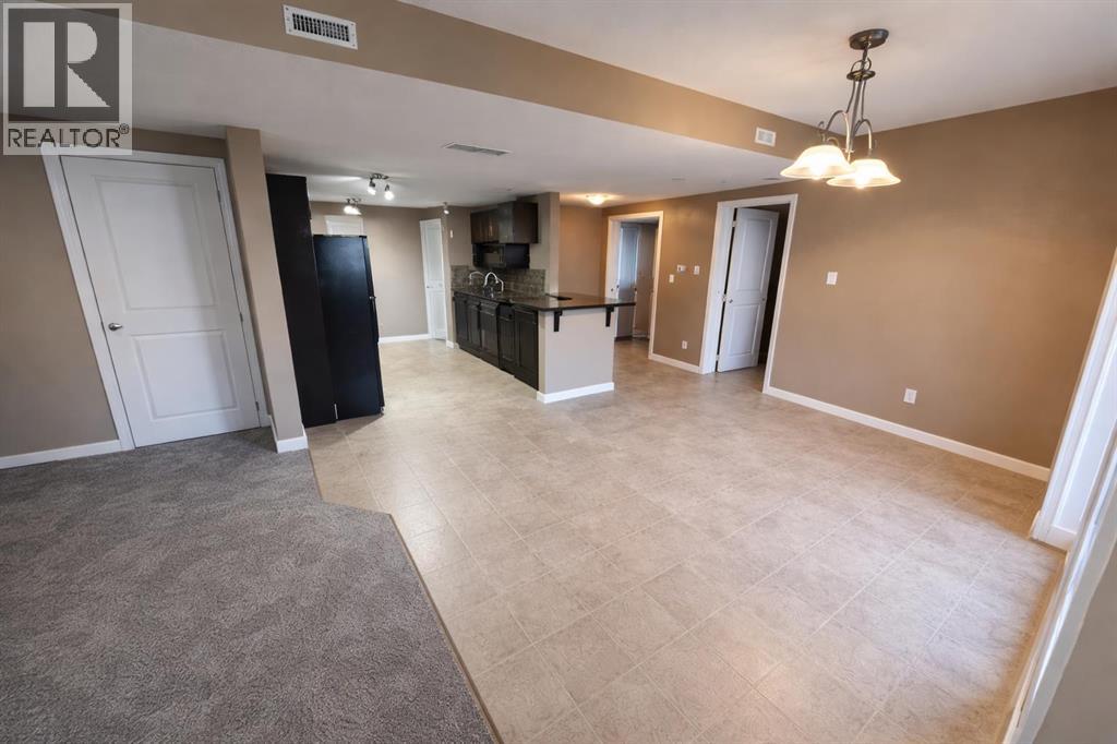 2, 189 Silkstone Road W, Lethbridge, Alberta  T1J 4J9 - Photo 5 - A2273425