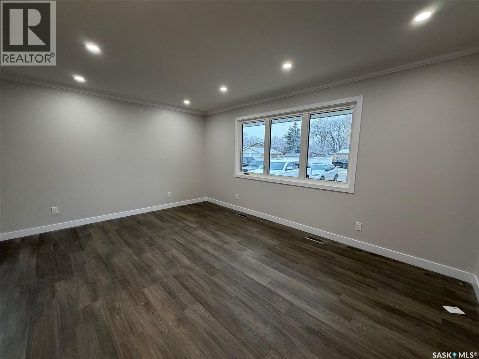 60 Ritchie Crescent, Regina, Saskatchewan  S4R 5A4 - Photo 2 - SK029526