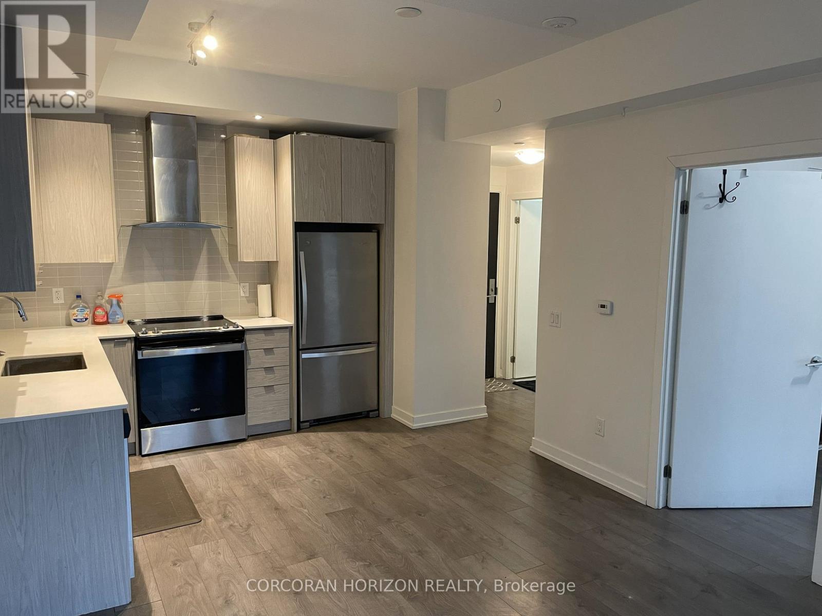 404 - 55 Duke Street, Kitchener, Ontario  N2H 0C9 - Photo 3 - X12835996