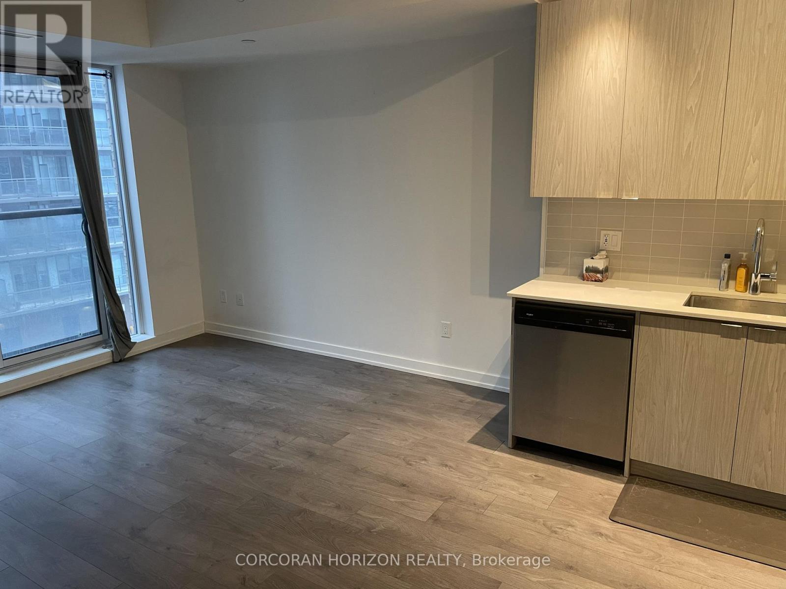 404 - 55 Duke Street, Kitchener, Ontario  N2H 0C9 - Photo 5 - X12835996