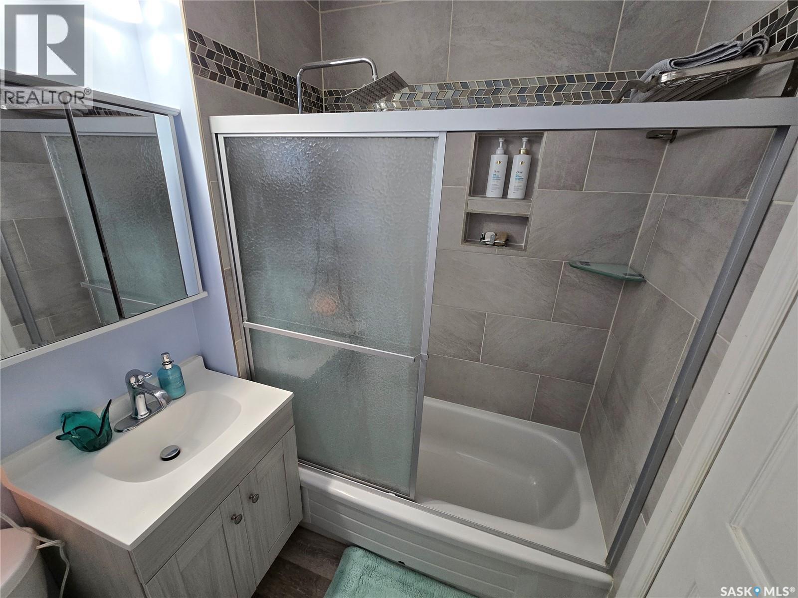 2 Prairie Avenue, Weyburn, Saskatchewan  S4H 0L1 - Photo 30 - SK029492