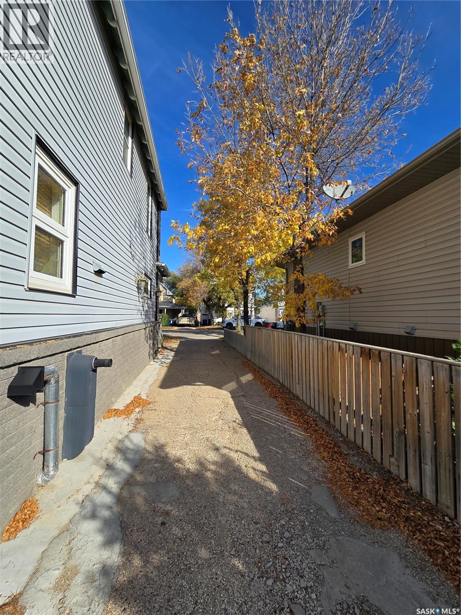 2 Prairie Avenue, Weyburn, Saskatchewan  S4H 0L1 - Photo 40 - SK029492