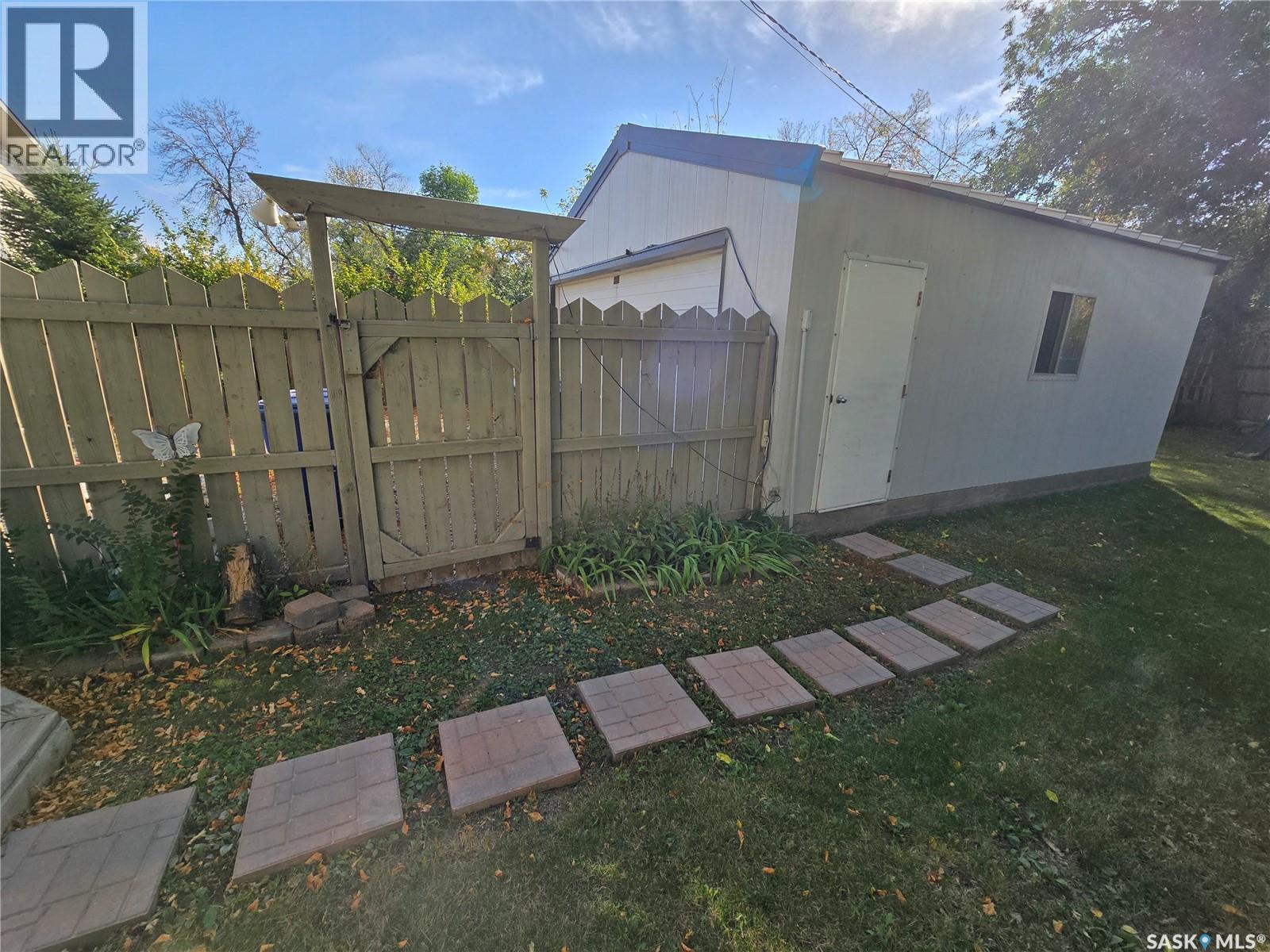 2 Prairie Avenue, Weyburn, Saskatchewan  S4H 0L1 - Photo 48 - SK029492