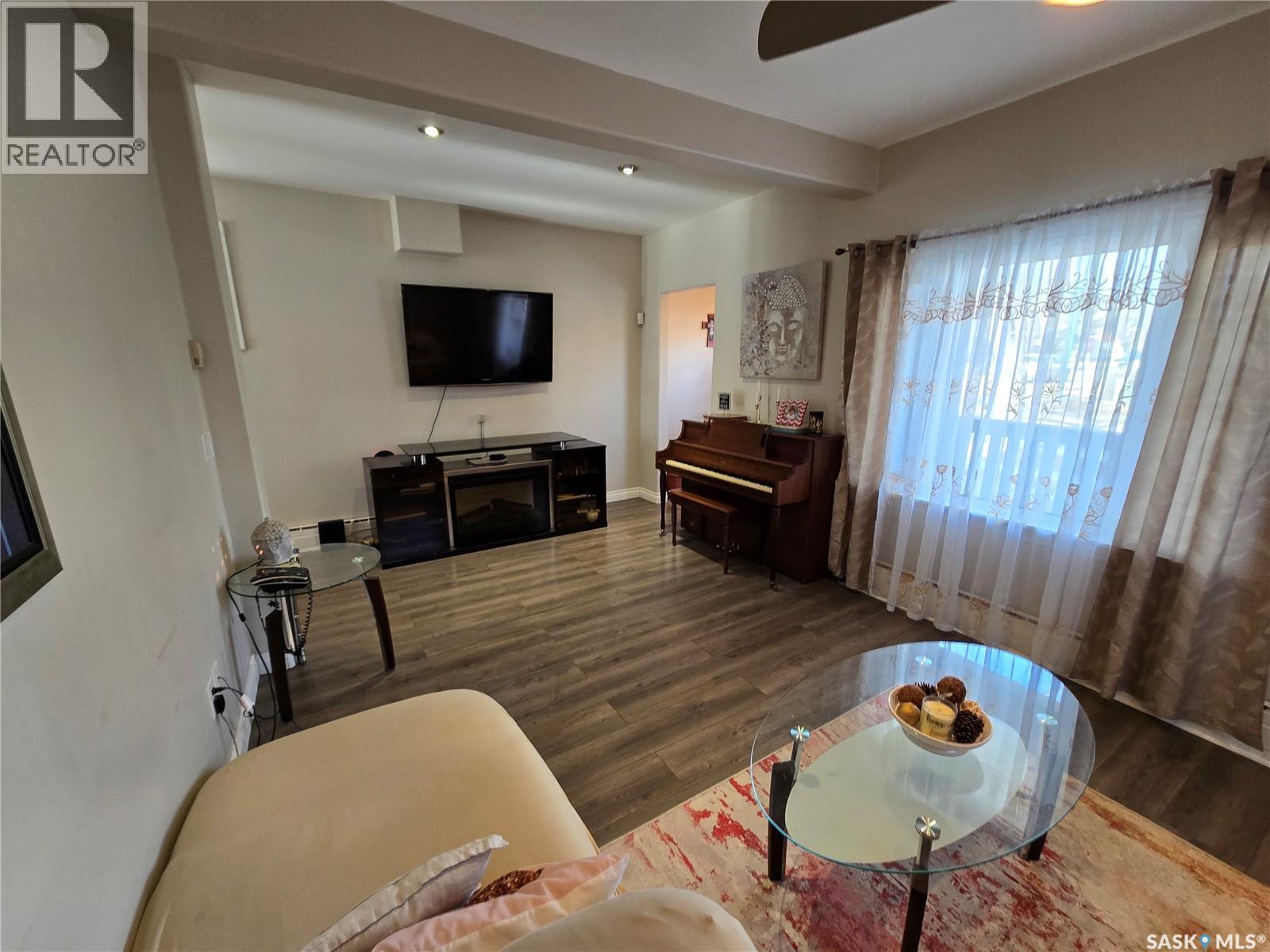 2 Prairie Avenue, Weyburn, Saskatchewan  S4H 0L1 - Photo 7 - SK029492