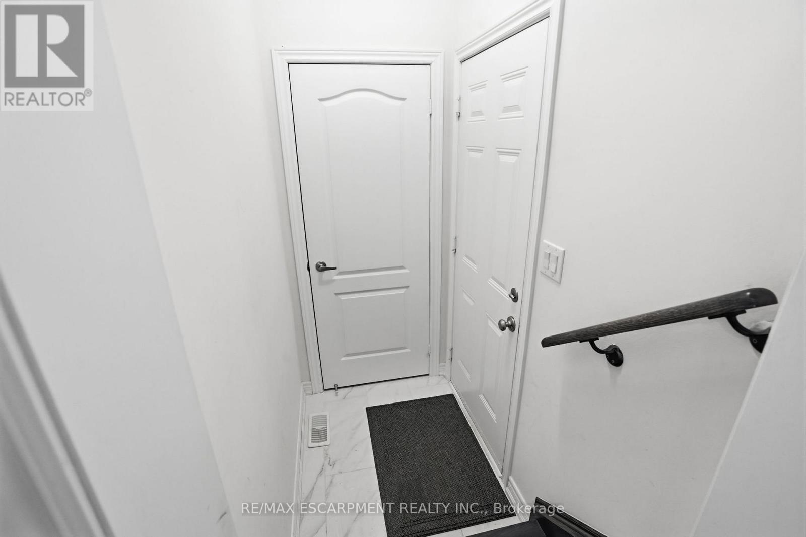 24 Great Falls Boulevard, Hamilton, Ontario  L8B 1X8 - Photo 19 - X12836028