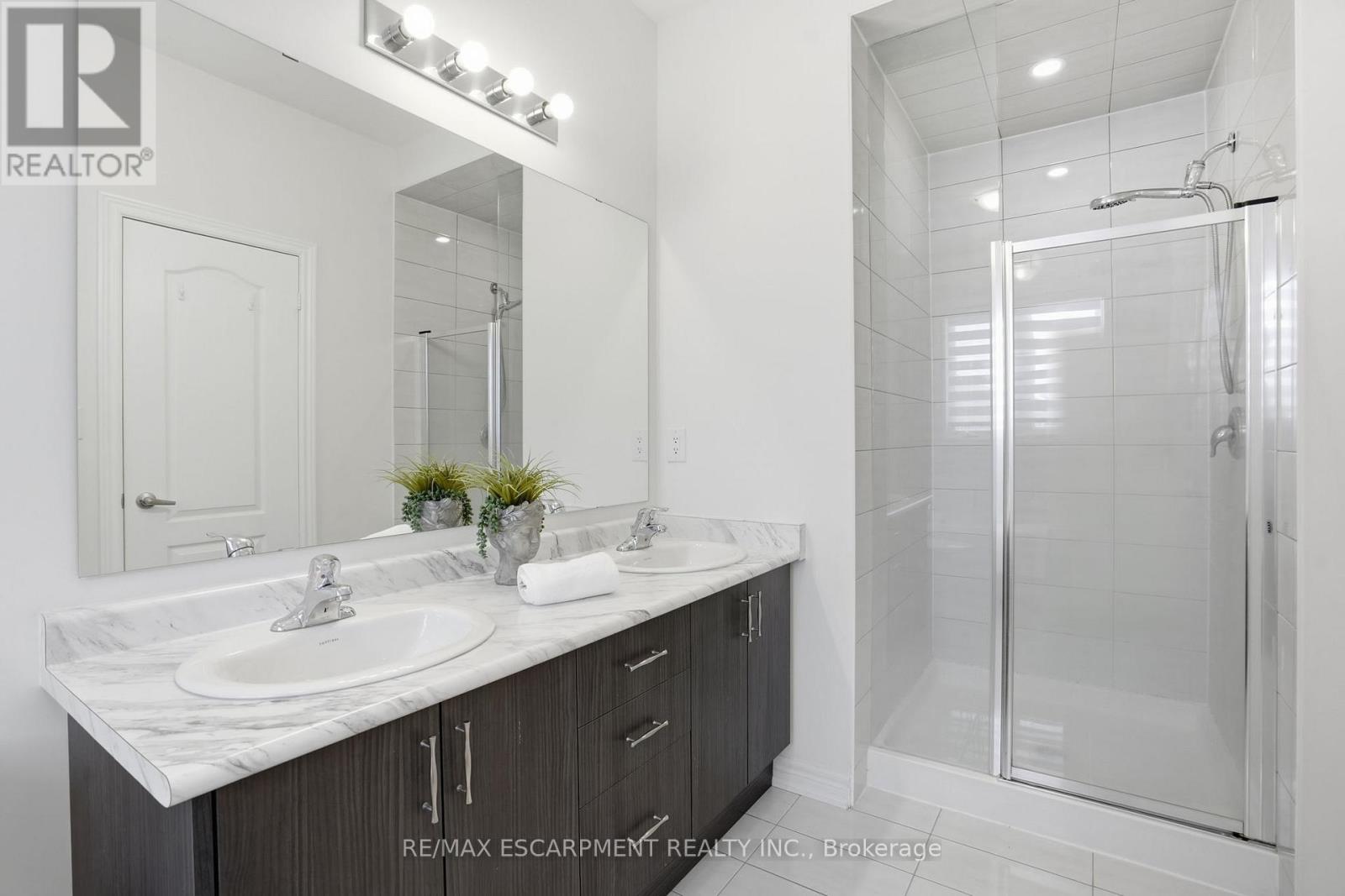 24 Great Falls Boulevard, Hamilton, Ontario  L8B 1X8 - Photo 23 - X12836028