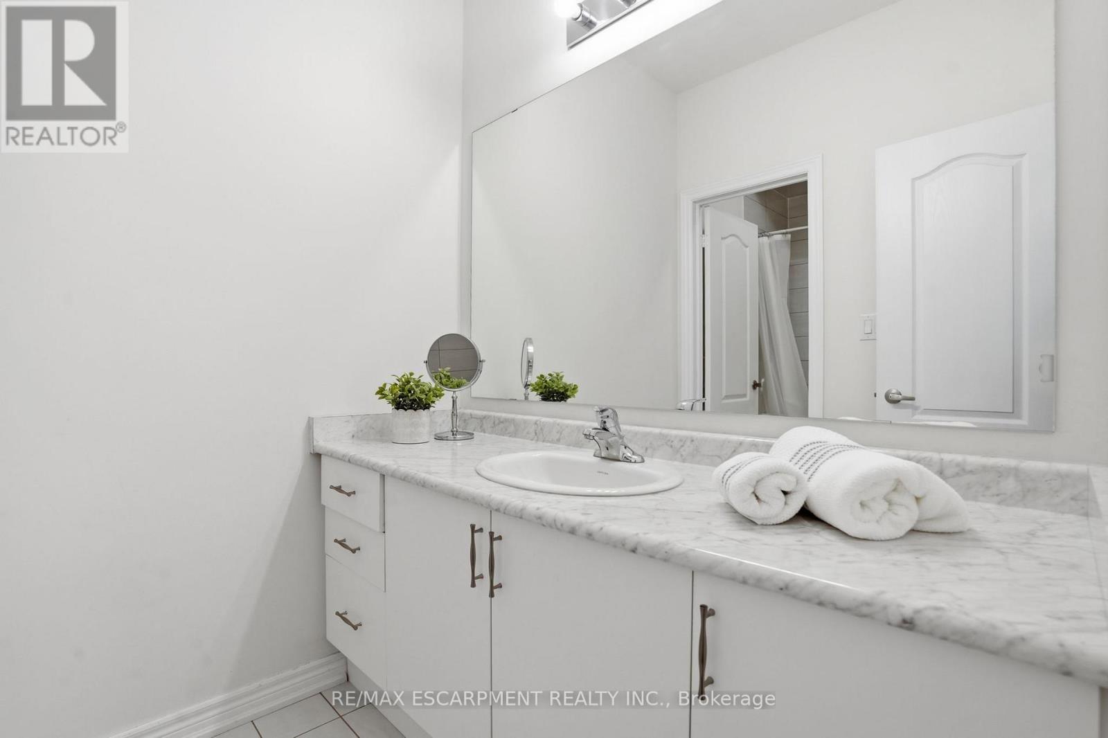 24 Great Falls Boulevard, Hamilton, Ontario  L8B 1X8 - Photo 27 - X12836028