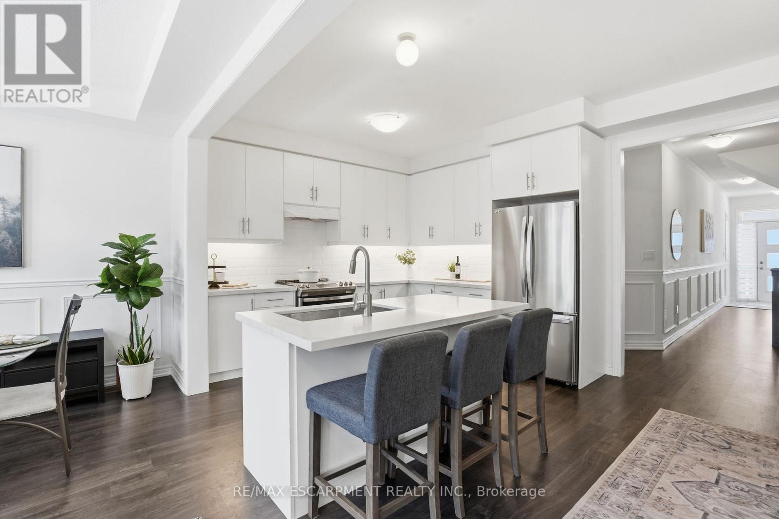 24 Great Falls Boulevard, Hamilton, Ontario  L8B 1X8 - Photo 7 - X12836028