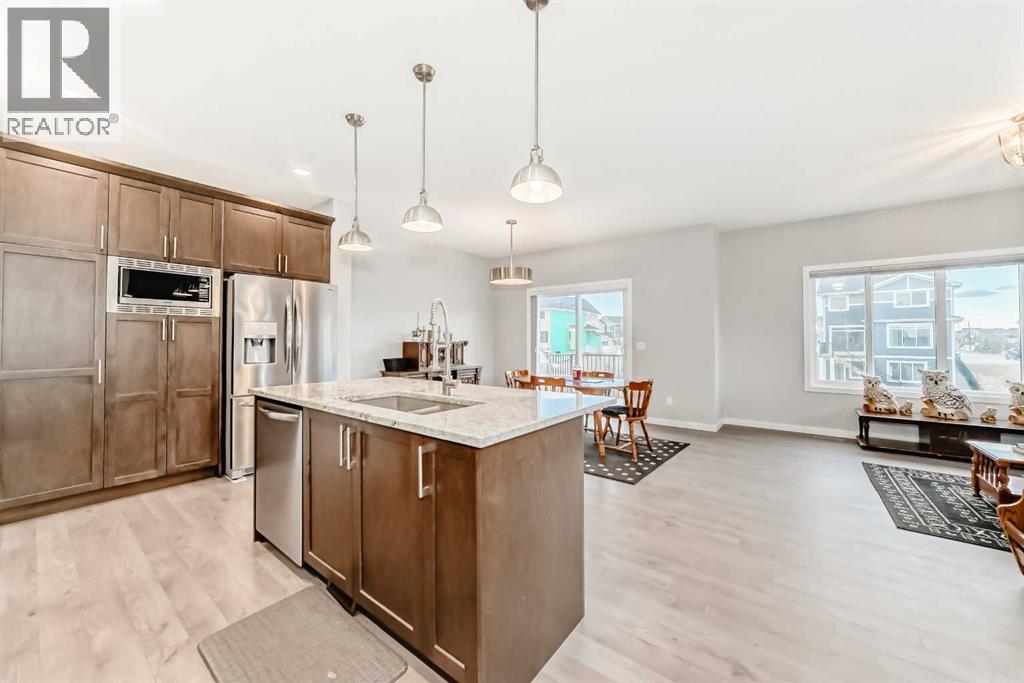 151 Sundown Way, Cochrane, Alberta  T4C 0H4 - Photo 4 - A2271649
