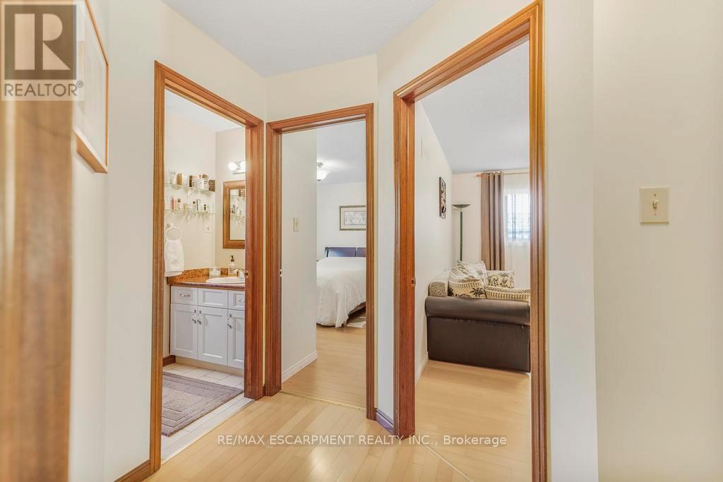 115 First Road W, Hamilton, Ontario  L8J 2S6 - Photo 12 - X12836106