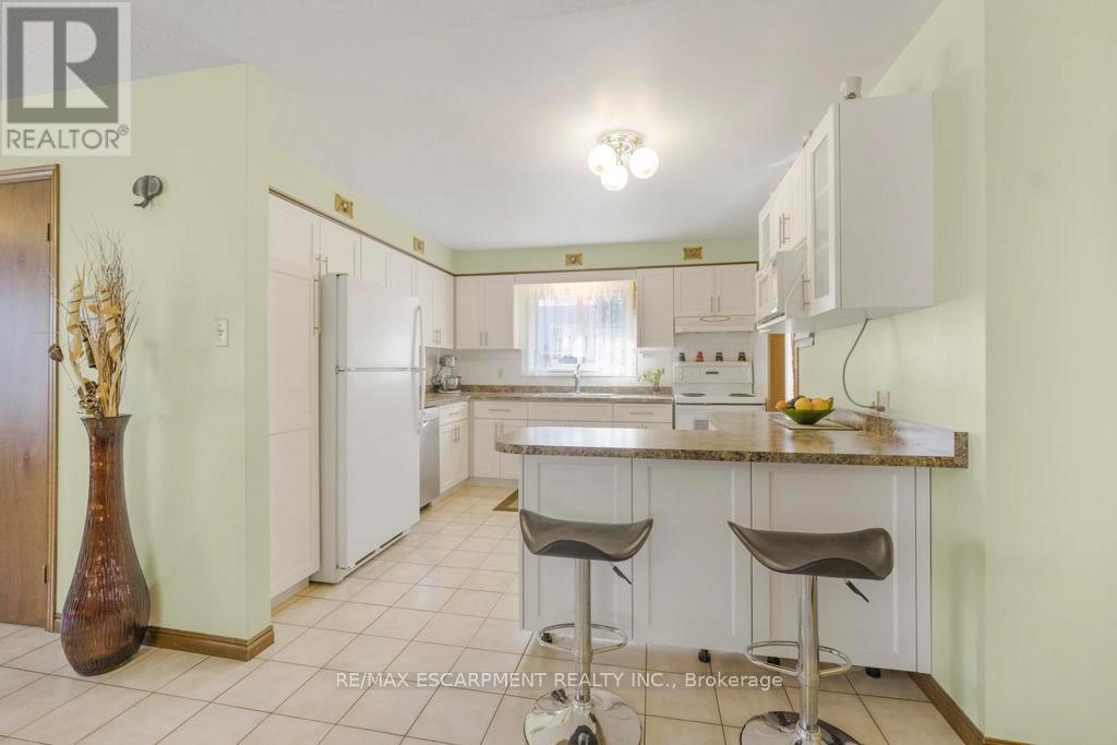 115 First Road W, Hamilton, Ontario  L8J 2S6 - Photo 7 - X12836106