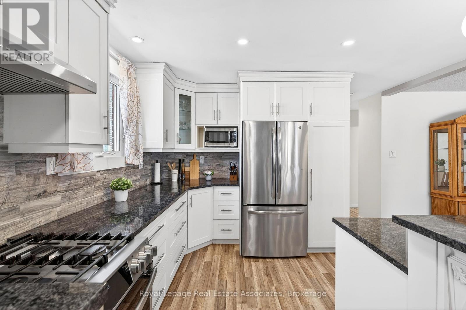 503 Stone Church Road W, Hamilton, Ontario  L9B 1A5 - Photo 3 - X12836142