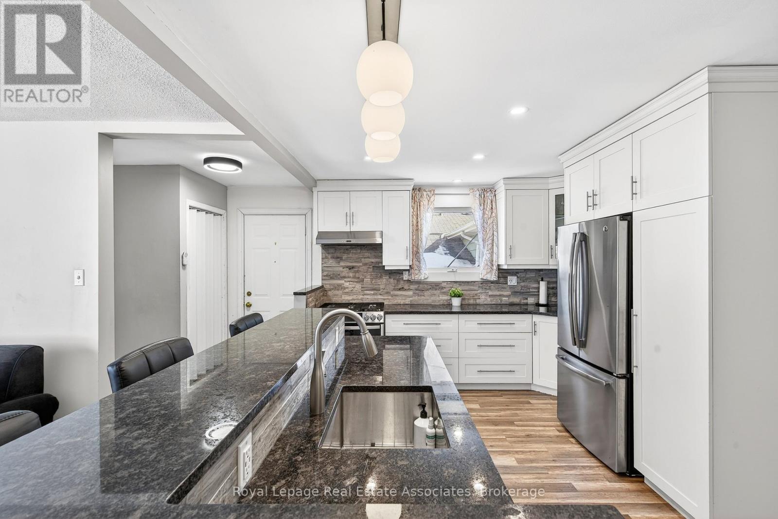 503 Stone Church Road W, Hamilton, Ontario  L9B 1A5 - Photo 4 - X12836142