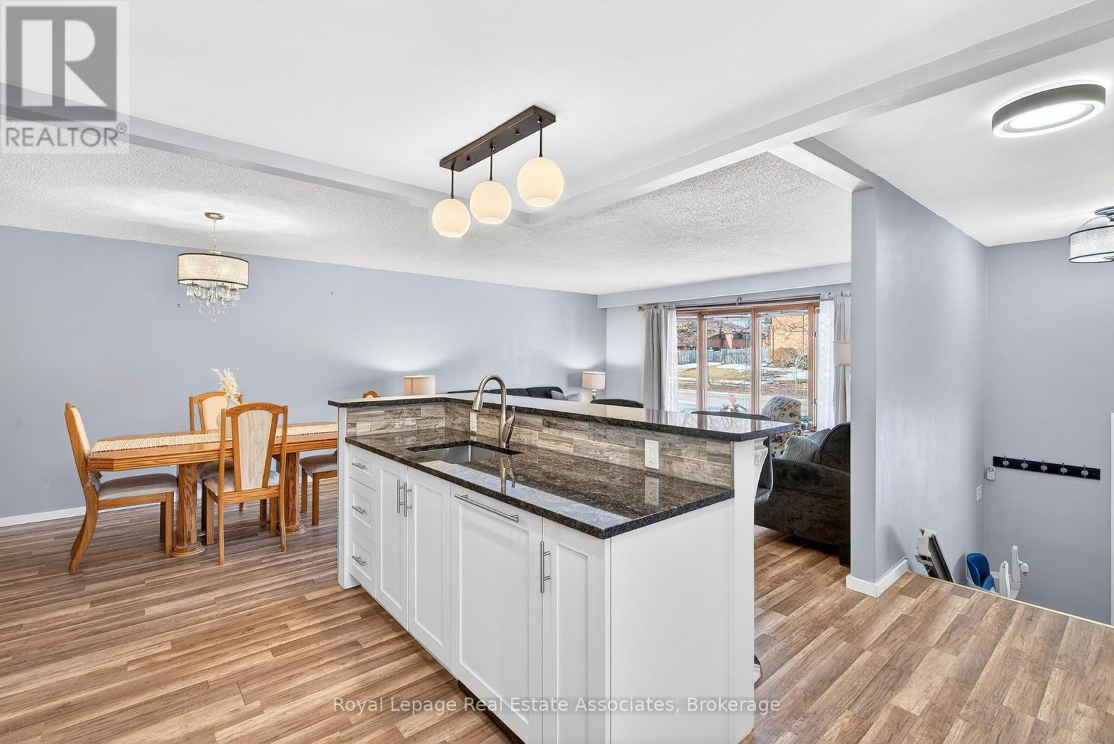 503 Stone Church Road W, Hamilton, Ontario  L9B 1A5 - Photo 6 - X12836142