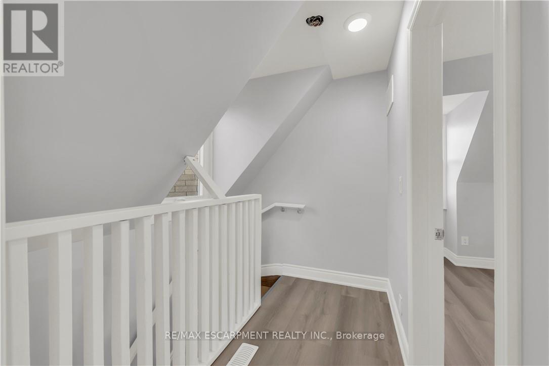 Upper - 51 Wellington Street S, Hamilton, Ontario  L8N 2P9 - Photo 21 - X12836144