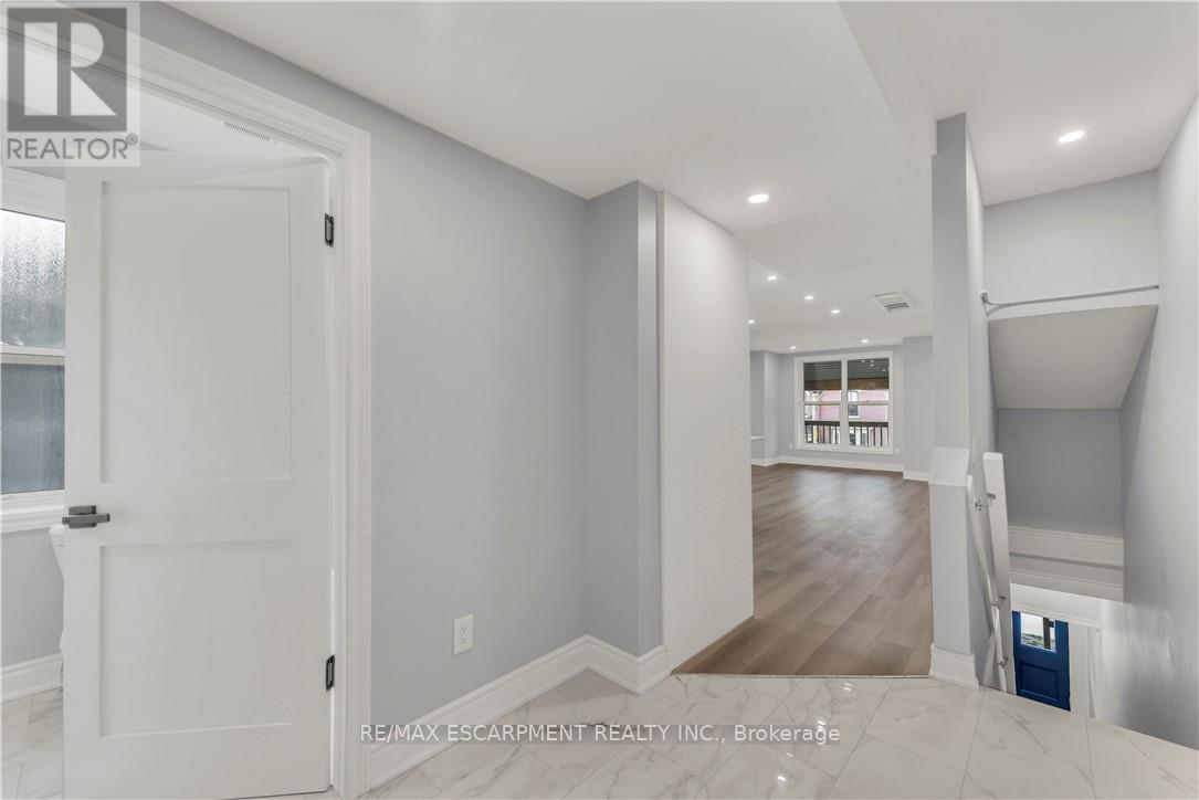 Upper - 51 Wellington Street S, Hamilton, Ontario  L8N 2P9 - Photo 6 - X12836144