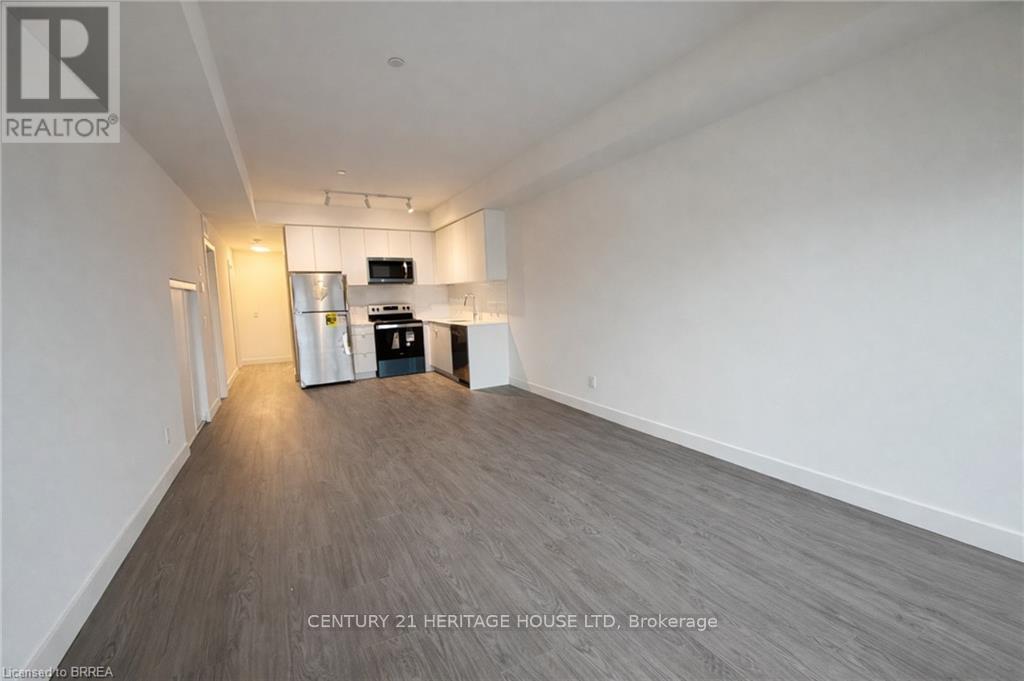 210 - 16 Melbourne Avenue, St. Catharines, Ontario  L2P 3J8 - Photo 2 - X12836154