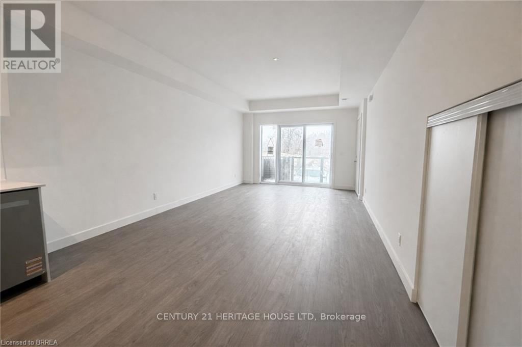 210 - 16 Melbourne Avenue, St. Catharines, Ontario  L2P 3J8 - Photo 4 - X12836154