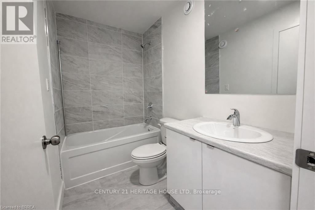 210 - 16 Melbourne Avenue, St. Catharines, Ontario  L2P 3J8 - Photo 5 - X12836154