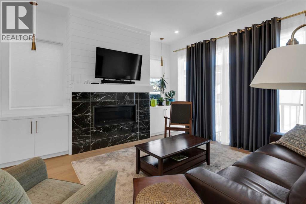 704 37 Street Sw, Calgary, Alberta  T3C 1R9 - Photo 11 - A2282186