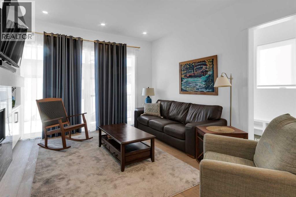 704 37 Street Sw, Calgary, Alberta  T3C 1R9 - Photo 12 - A2282186