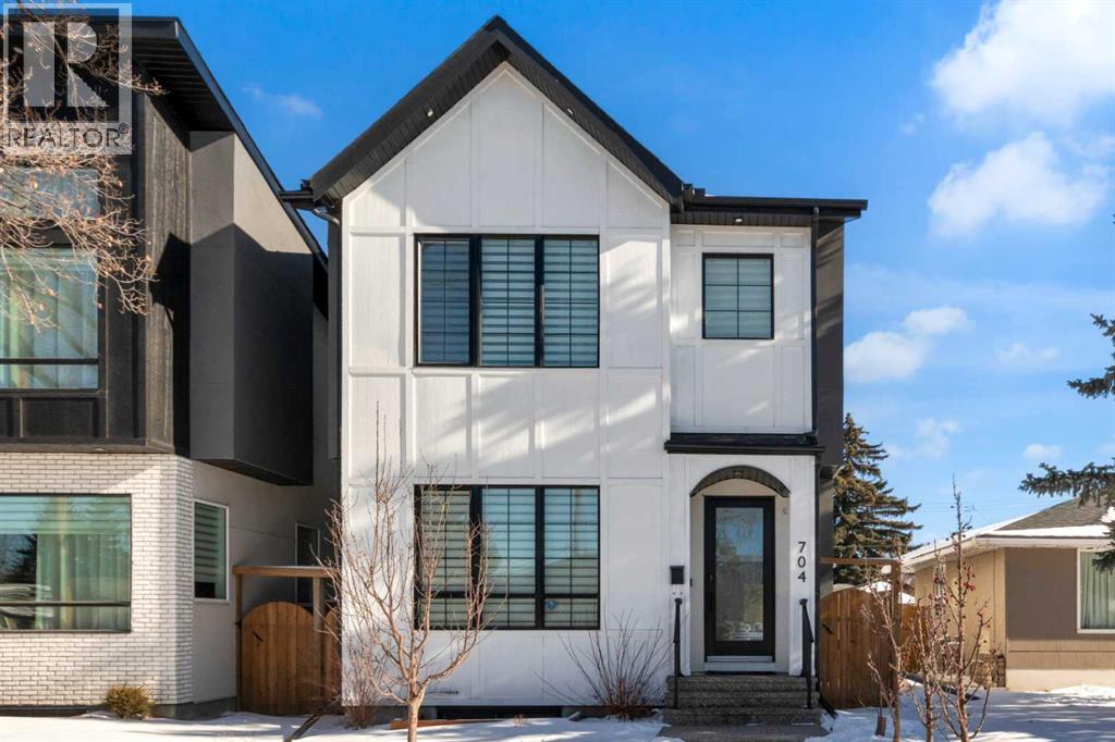 704 37 Street Sw, Calgary, Alberta  T3C 1R9 - Photo 1 - A2282186