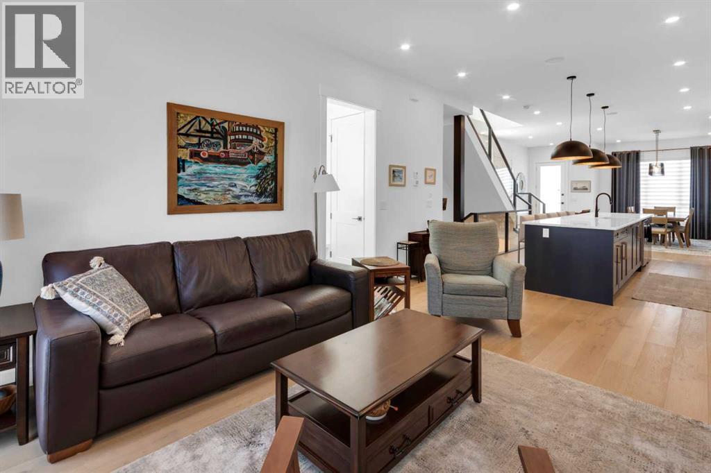 704 37 Street Sw, Calgary, Alberta  T3C 1R9 - Photo 13 - A2282186