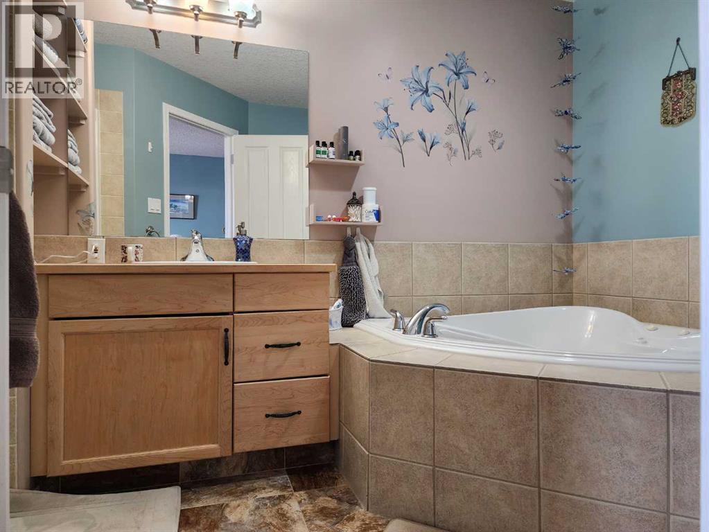 52 Squamish Crescent W, Lethbridge, Alberta  T1K 7Y9 - Photo 19 - A2288675