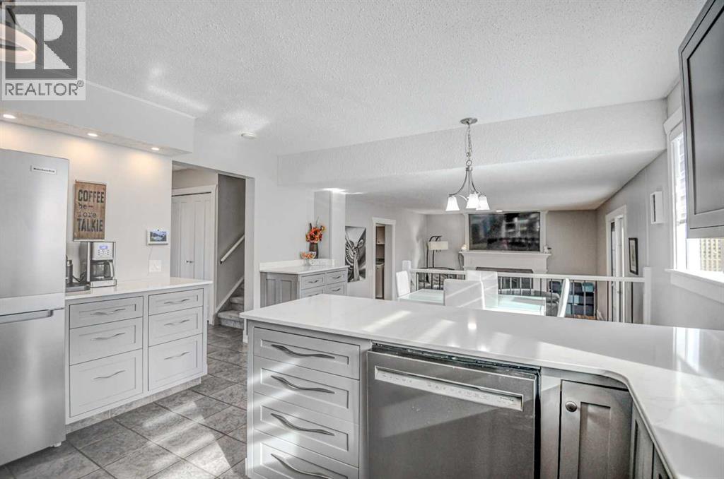 311 Canterbury Place Sw, Calgary, Alberta  T2W 2B5 - Photo 12 - A2287688