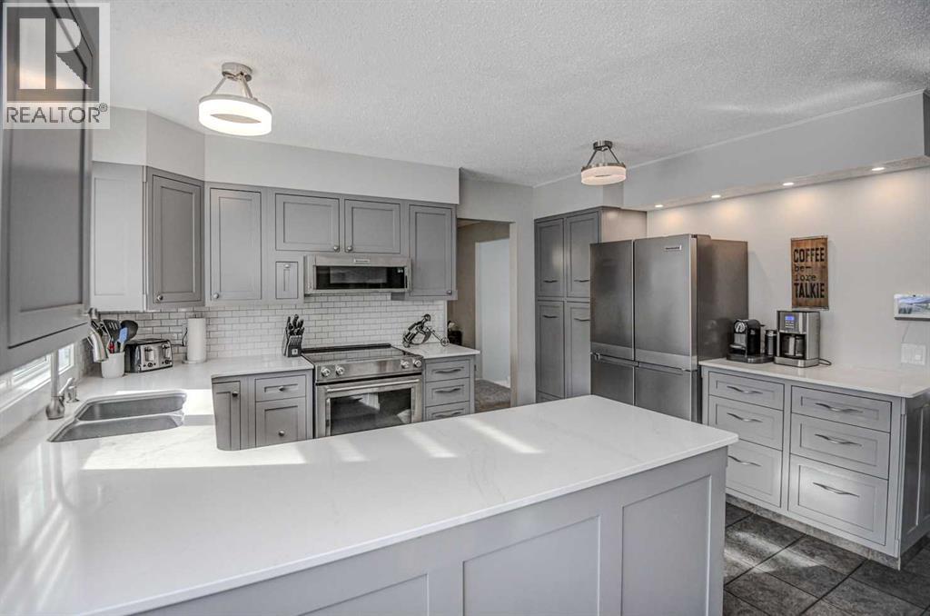 311 Canterbury Place Sw, Calgary, Alberta  T2W 2B5 - Photo 10 - A2287688