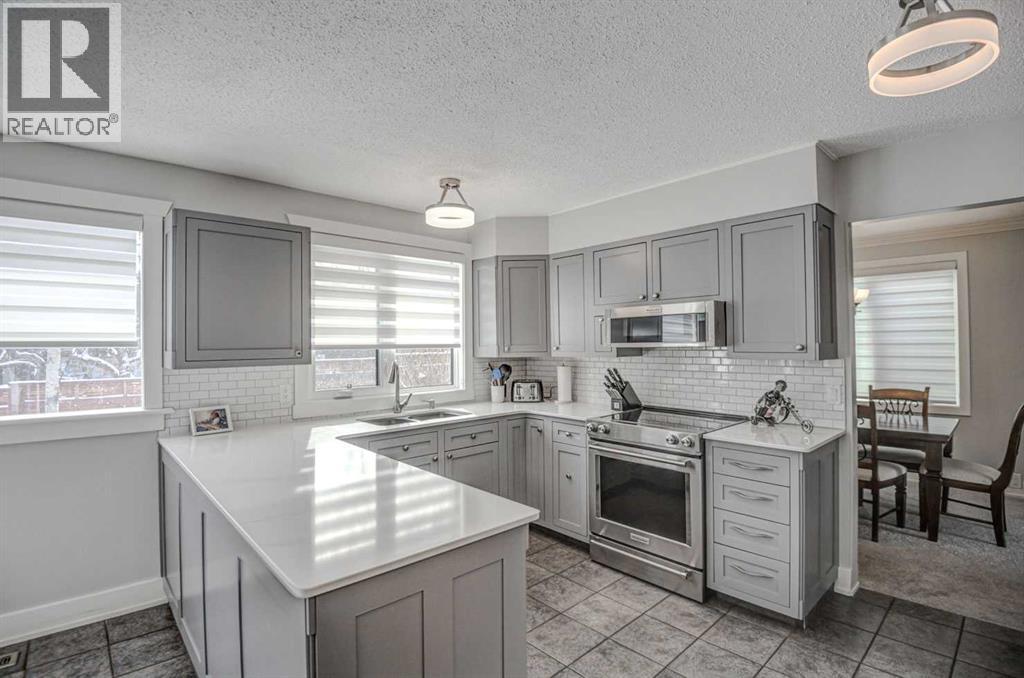 311 Canterbury Place Sw, Calgary, Alberta  T2W 2B5 - Photo 9 - A2287688