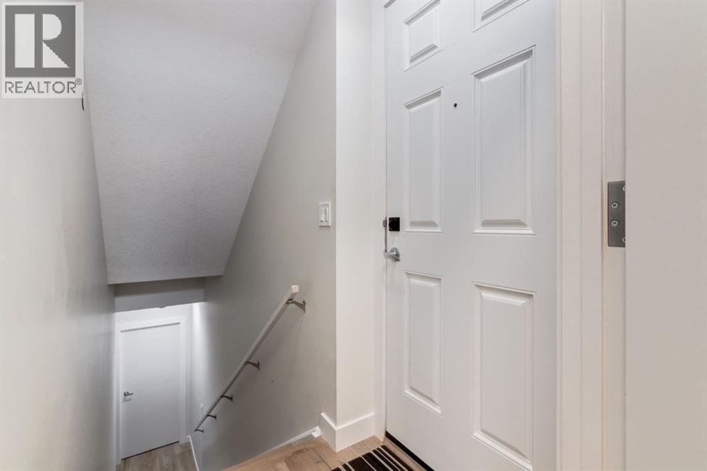 128 Hotchkiss Gate Se, Calgary, Alberta  T3S 0G1 - Photo 5 - A2289360