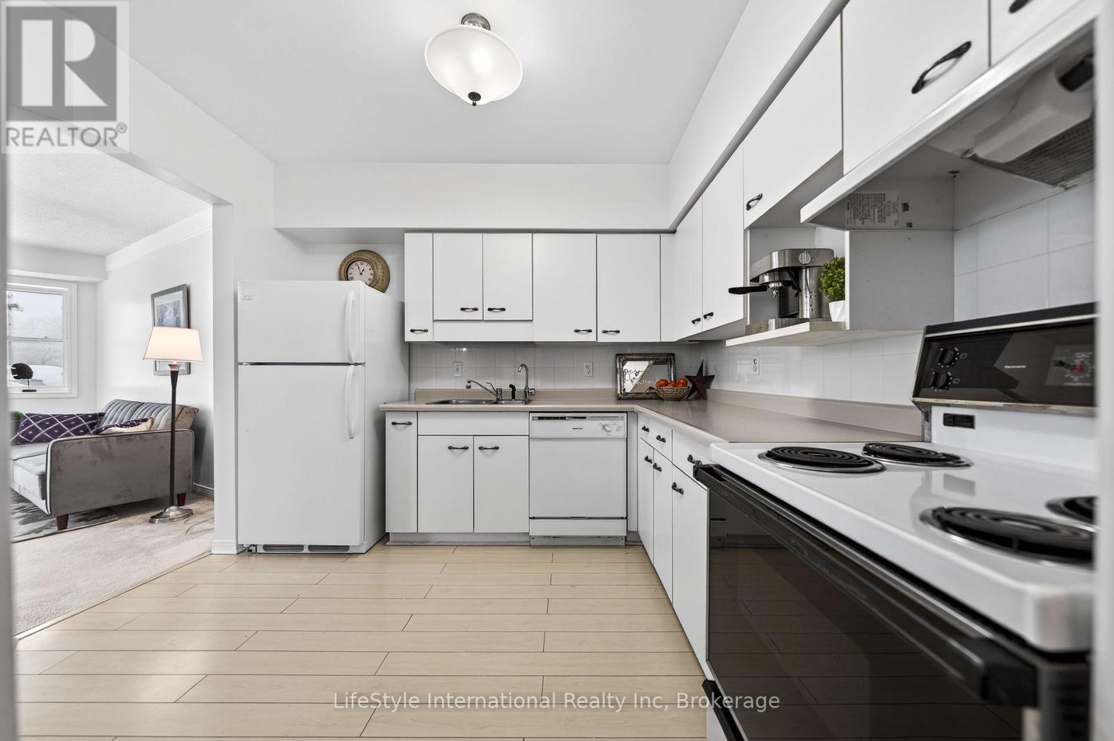 103 - 208 Silvercreek Parkway N, Guelph, Ontario  N1H 8H2 - Photo 4 - X12836260