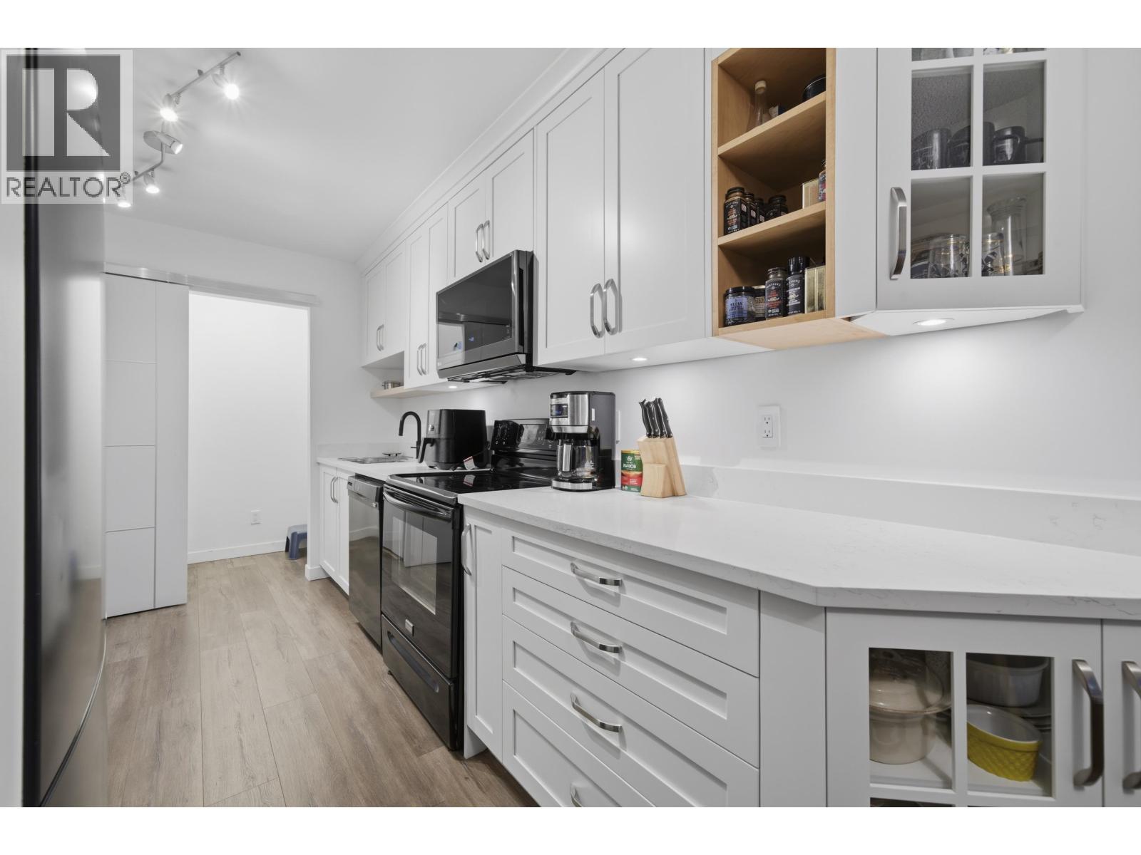 212 2620 Fromme Road, North Vancouver, British Columbia  V7J 2R3 - Photo 1 - R3075661