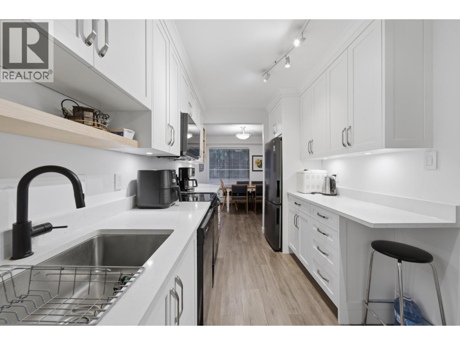 212 2620 Fromme Road, North Vancouver, British Columbia  V7J 2R3 - Photo 3 - R3075661