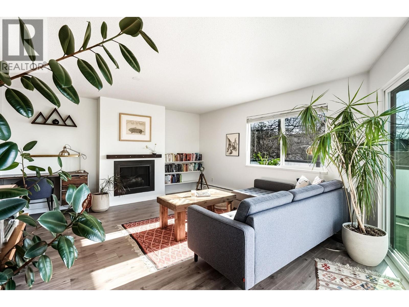 201 1429 William Street, Vancouver, British Columbia  V5L 4W8 - Photo 1 - R3094868