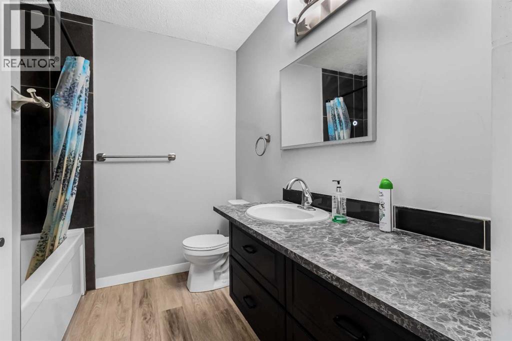 183 Penbrooke Close Se, Calgary, Alberta  T2A 3N9 - Photo 12 - A2285842