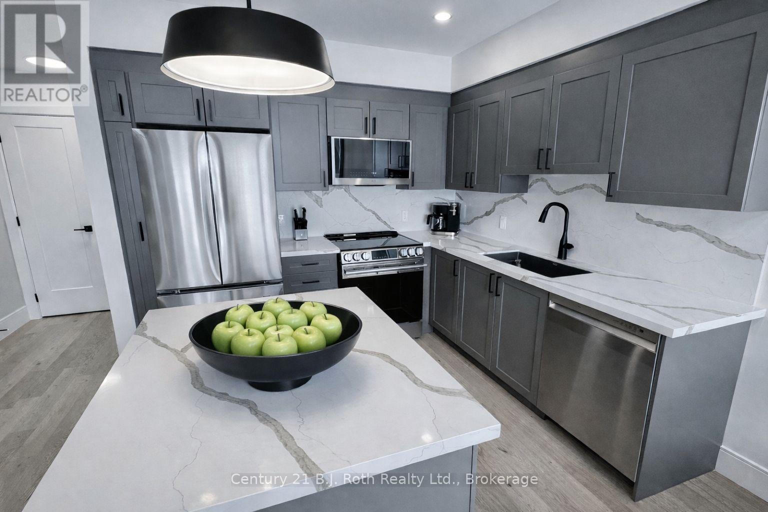 302 - 11 Treetops Lane, Huntsville, Ontario  P1H 1A9 - Photo 12 - X12833842