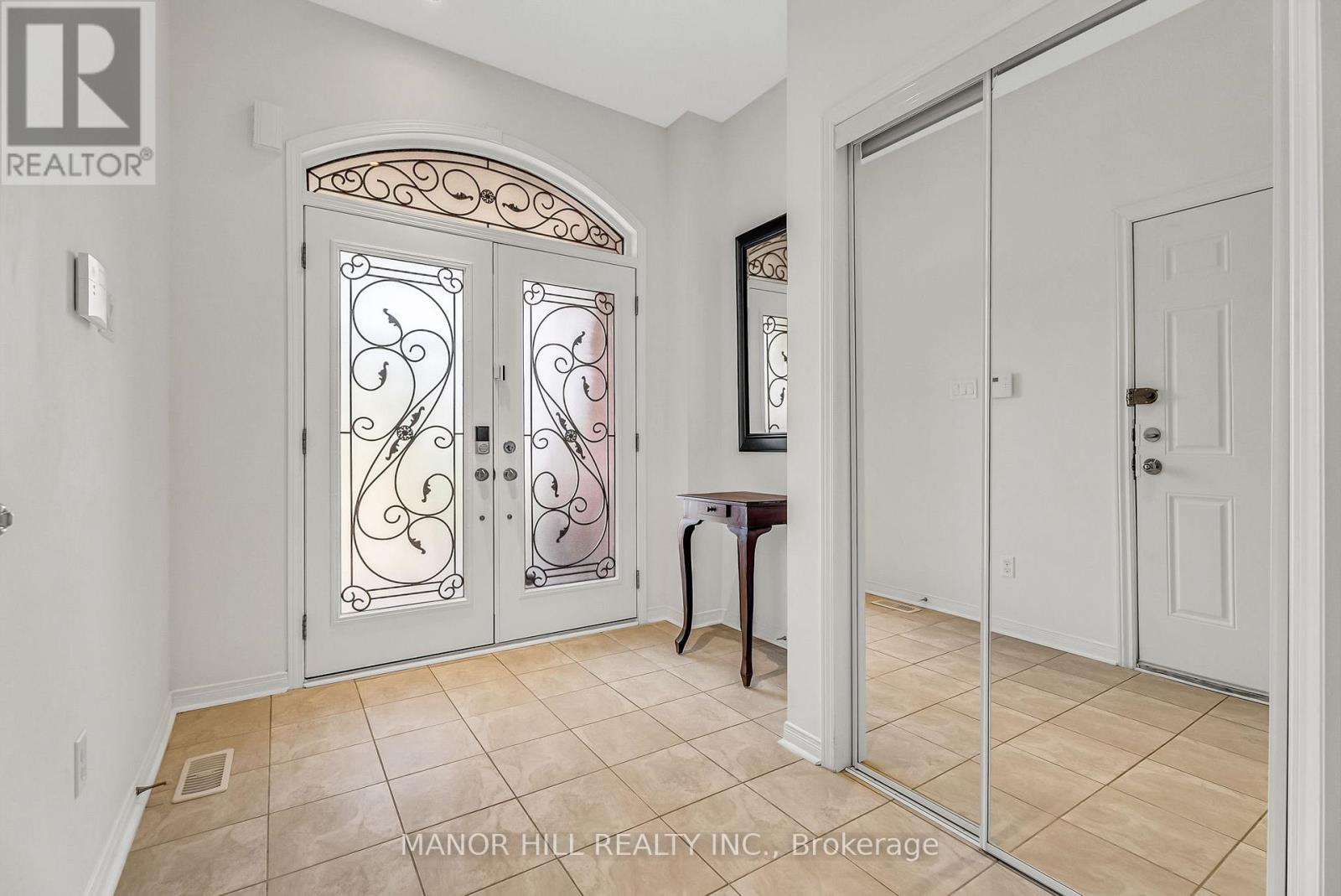 58 Big Hill Crescent, Vaughan, Ontario  L6A 4S1 - Photo 2 - N12835776